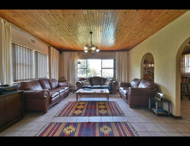 5 BEDROOM HOUSE FOR SALE IN GLENVISTA